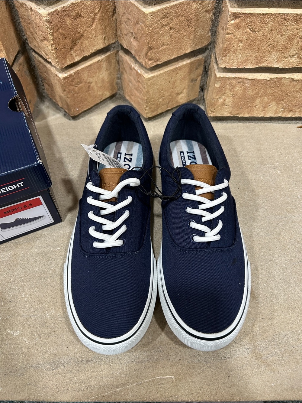 NWB Izod Rangley Navy Low-Top Sneakers men’s size 8.5 women’s 10 - Picture 2 of 5